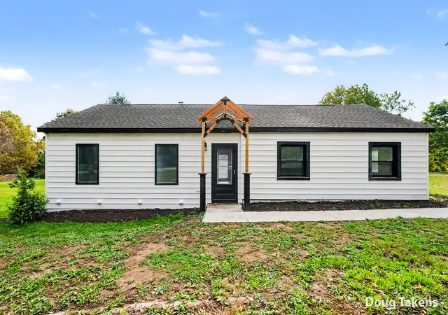 Photo 1 of Single family home for sale at 3565 Bayberry Dr Nw, Walker City Kent, MI 49544 | MLS# 65026055232 | Listing updated on 2026-10-31