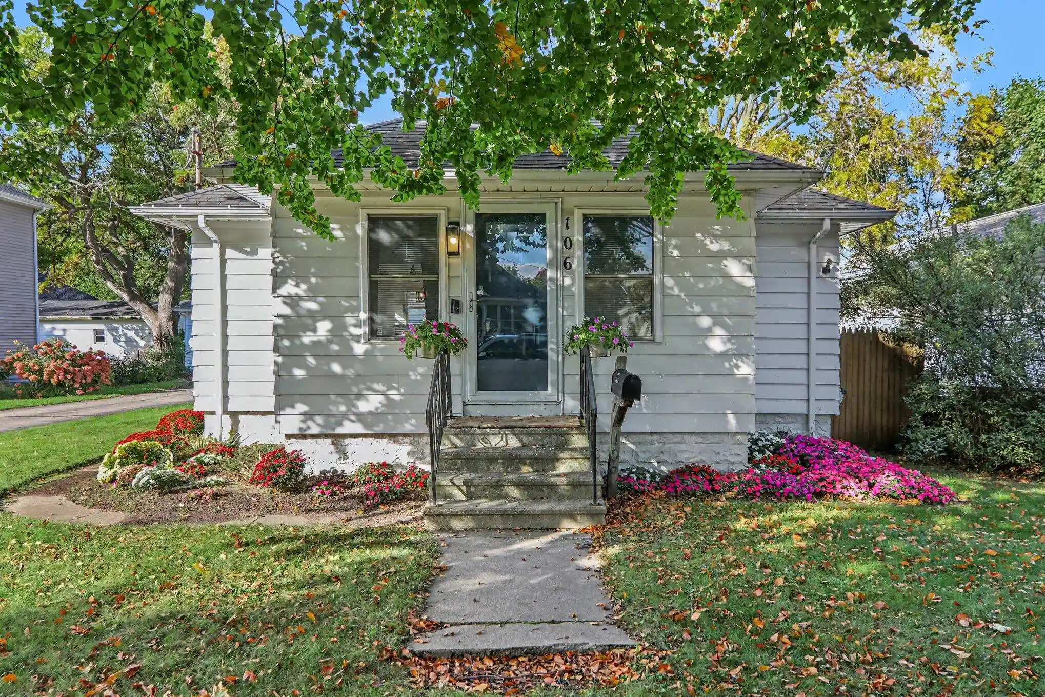 Photo 1 of Single family home for sale at 106 Marshall St, Jackson, MI 49202 | MLS# 55026055237 | Listing updated on 2026-10-29