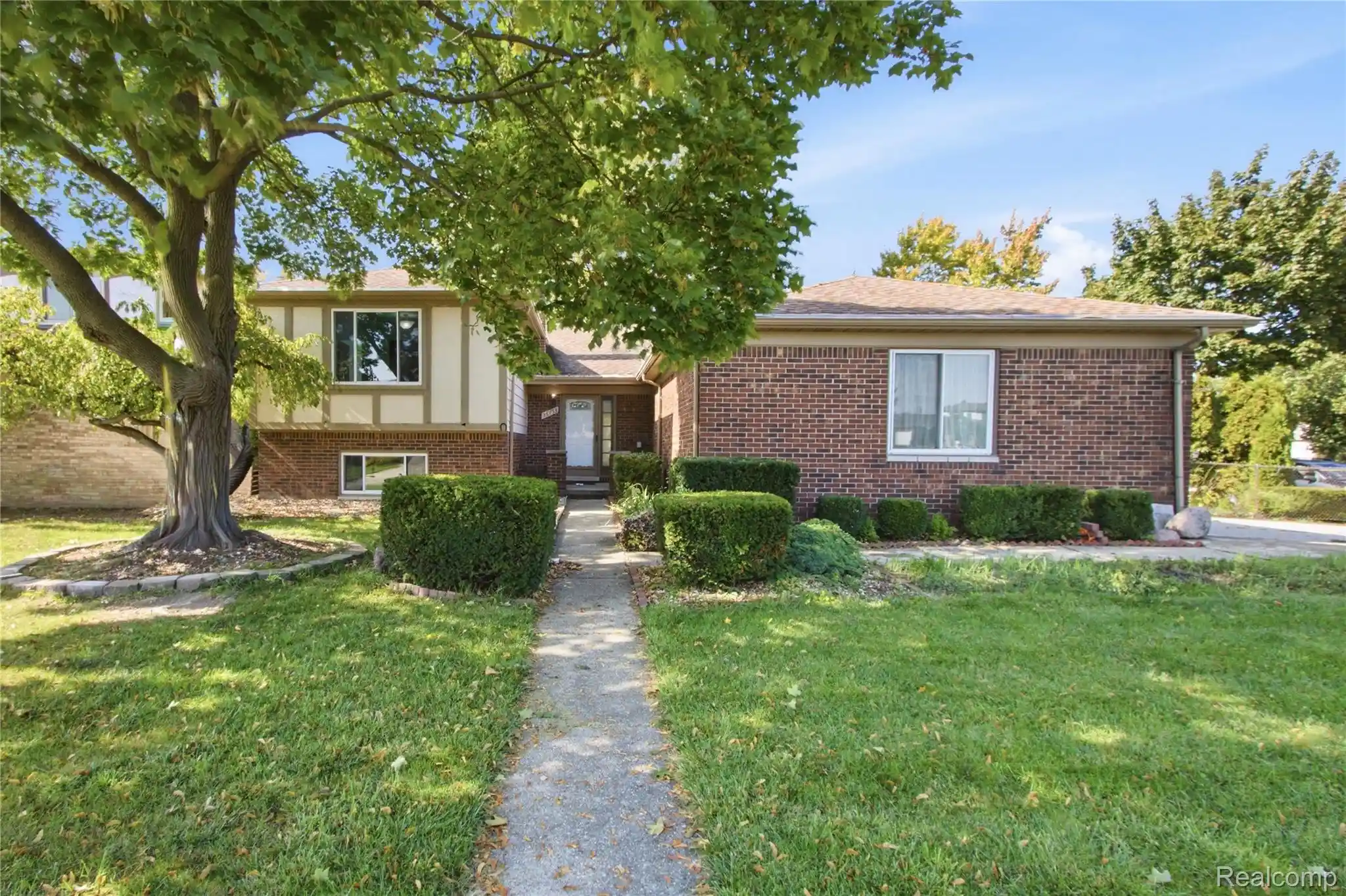 Photo 1 of Single family home for sale at 36753 Iroquois Dr, Sterling Heights, MI 48310 | MLS# 20261084197 | Listing updated on 2026-10-24