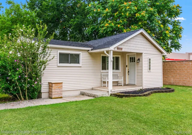 Photo 1 of Single family home for sale at 18240 Sycamore St, Roseville, MI 48066 | MLS# 20261084202 | Listing updated on 2026-10-27