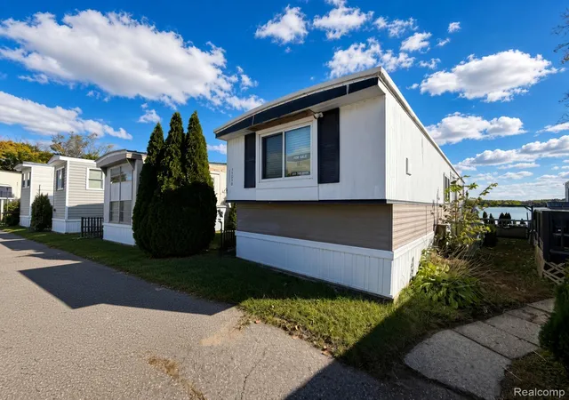 Photo 1 of Single family home for sale at 11048 Silver View Ct, South Lyon, MI 48178 | MLS# 20261084218 | Listing updated on 2026-10-27