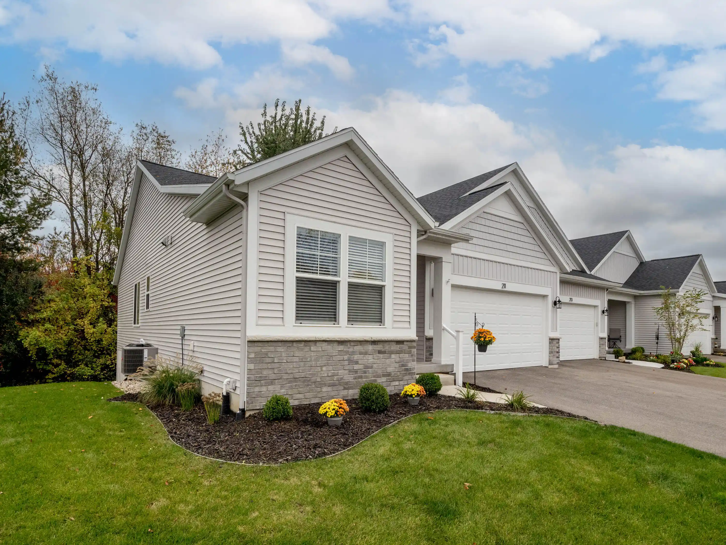 Photo 1 of Condo for sale at 211 Hickory Valley Dr, Kalamazoo, MI 49009 | MLS# 66026055271 | Listing updated on 2026-10-19