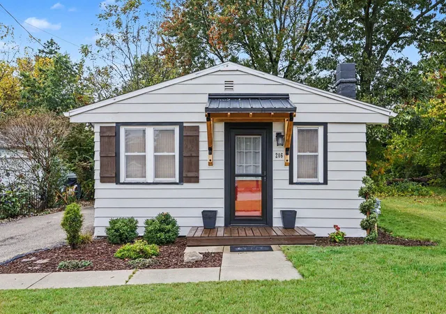 Photo 1 of Single family home for sale at 206 Ward Ave, Saint Joseph, MI 49085 | MLS# 69026055280 | Listing updated on 2026-10-29