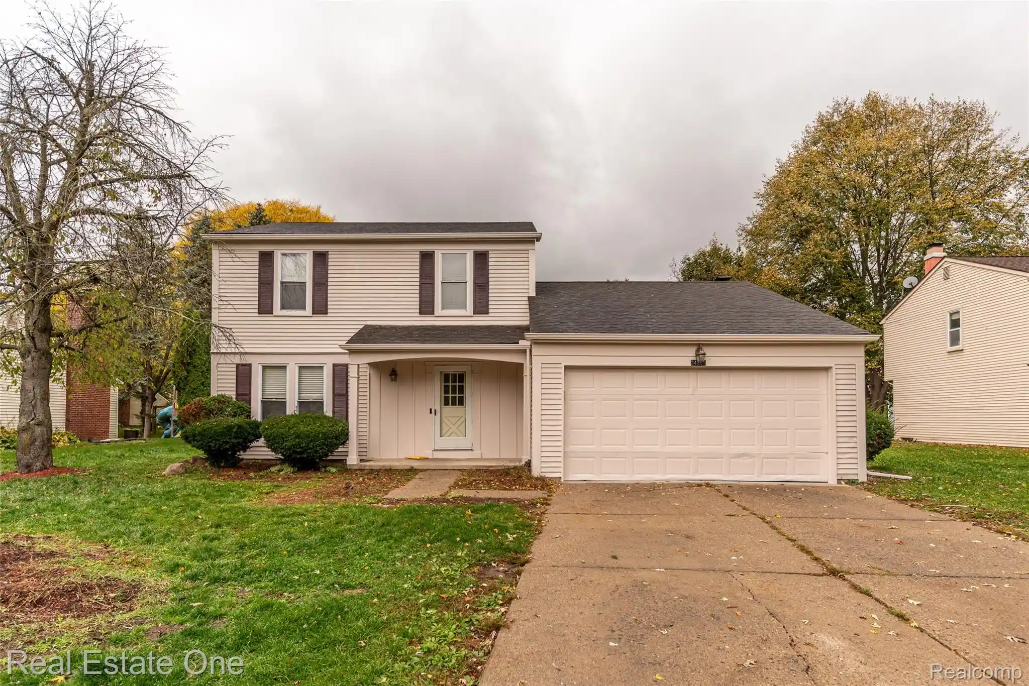Photo 1 of Single family home for sale at 34869 Bunker Hl Dr, Farmington Hills, MI 48331 | MLS# 20261084238 | Listing updated on 2026-10-21