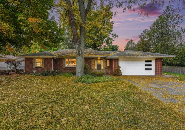 Photo 1 of Sale Pending at 1005 Carpenter Ave Nw, Grand Rapids, MI 49504 | MLS# 65026055302 | Listing updated on 2026-10-26