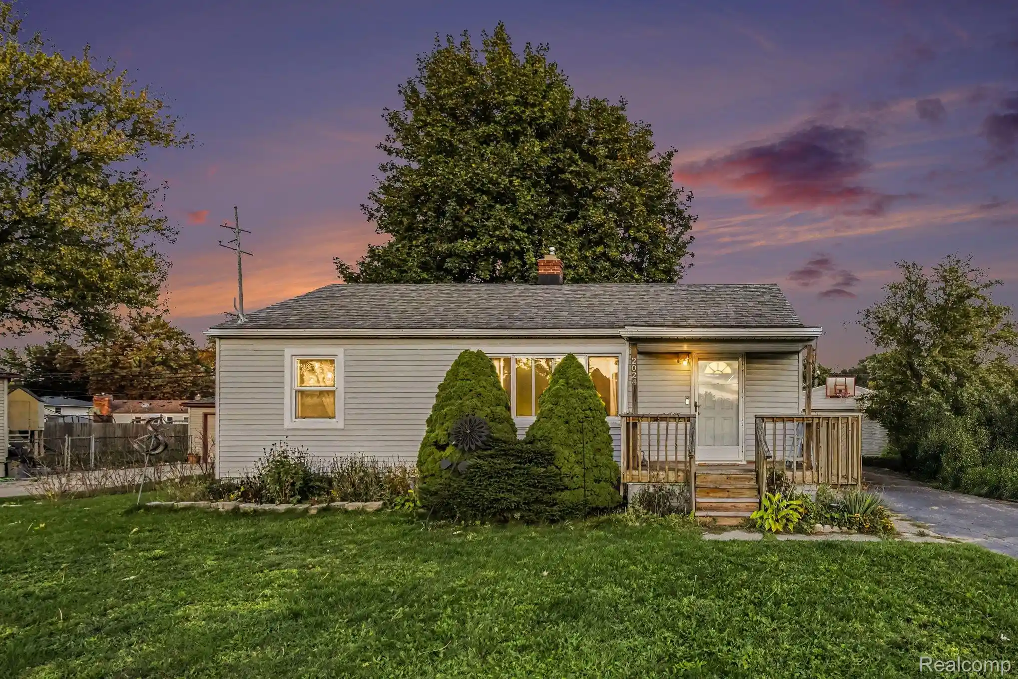 Photo 1 of Single family home for sale at 2024 Crescent Lake Rd, Waterford, MI 48329 | MLS# 20261084266 | Listing updated on 2026-10-19