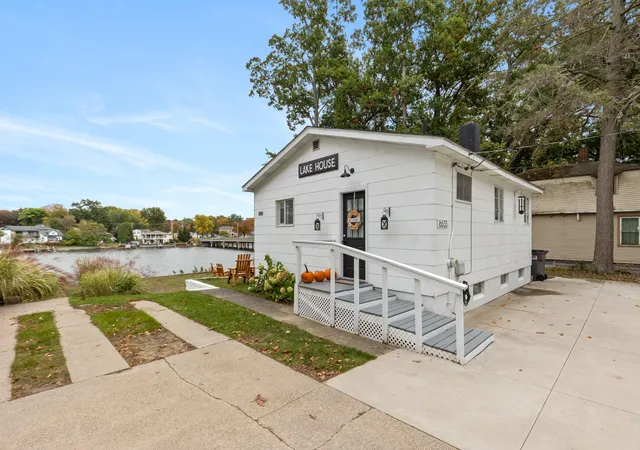 Single family home for sale at 16833 Lake Rd, Spring Lake, MI 49456 | MLS# 65026055308