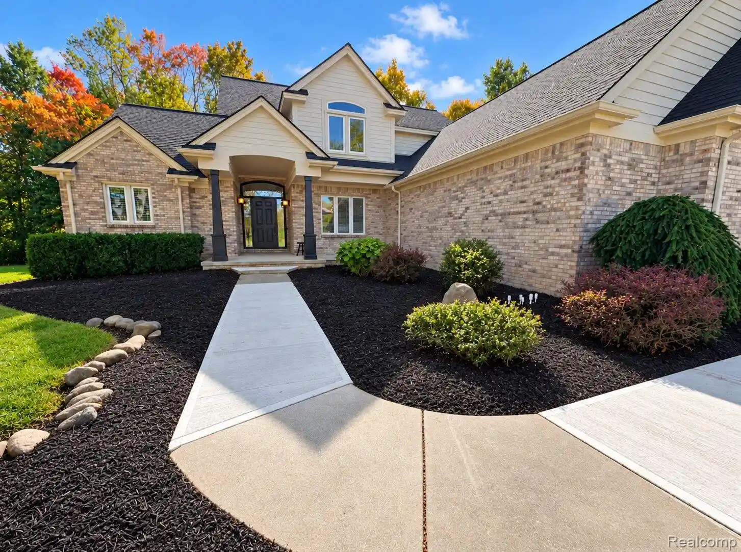Photo 1 of Single family home for sale at 8149 Carpathian Dr, White Lake, MI 48386 | MLS# 20261084312 | Listing updated on 2026-10-21