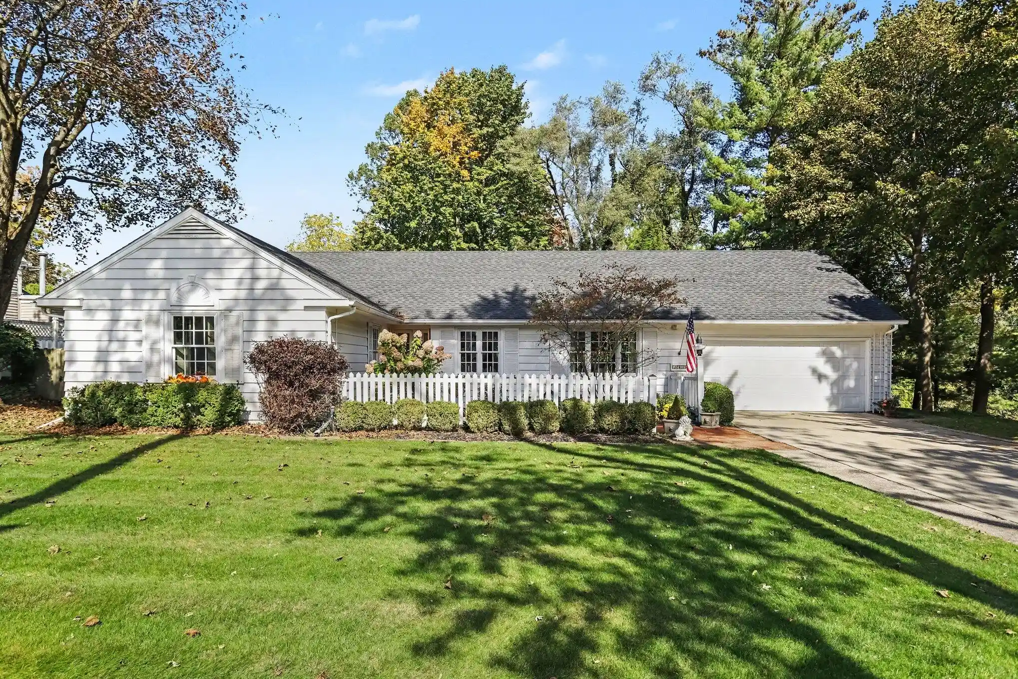 Photo 1 of Single family home for sale at 1006 Edgemoor Ave, Kalamazoo, MI 49008 | MLS# 66026055346 | Listing updated on 2026-10-22