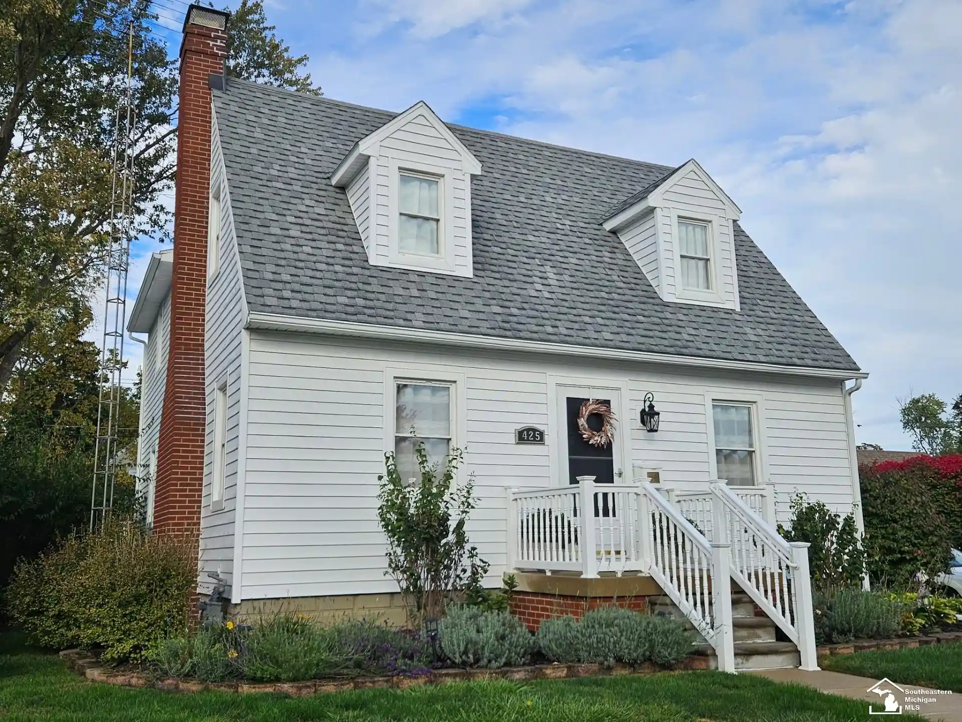 Photo 1 of Single family home for sale at 425 Parkwood Ave, Monroe, MI 48162 | MLS# 57050225197 | Listing updated on 2026-10-25