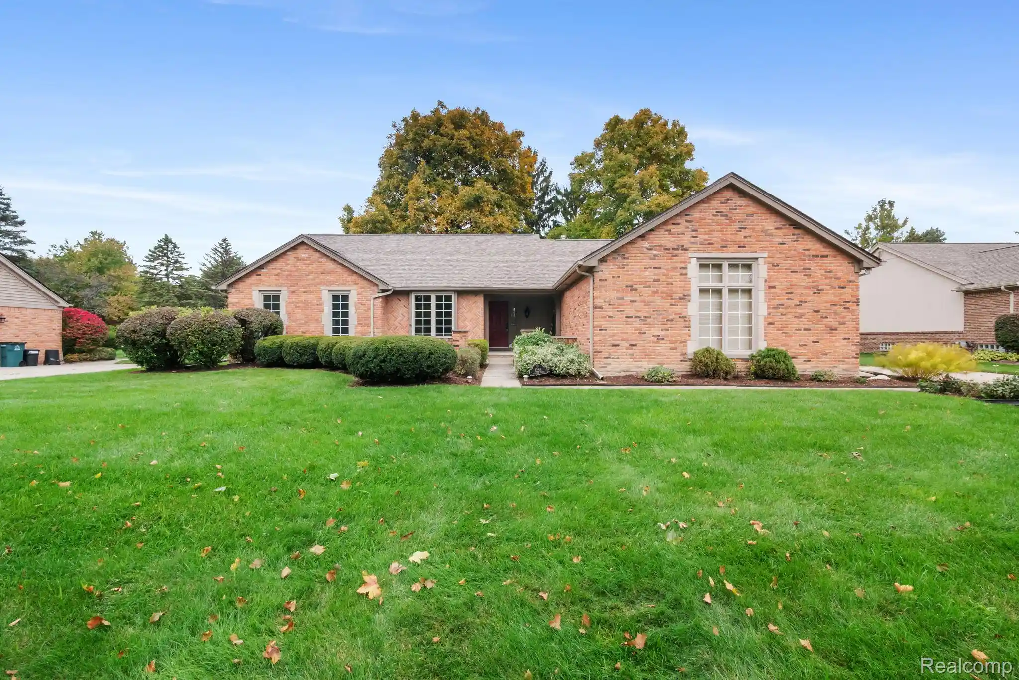 Photo 1 of Sale Pending at 1286 Kinlock Dr, Troy, MI 48098 | MLS# 20261084320 | Listing updated on 2026-10-20