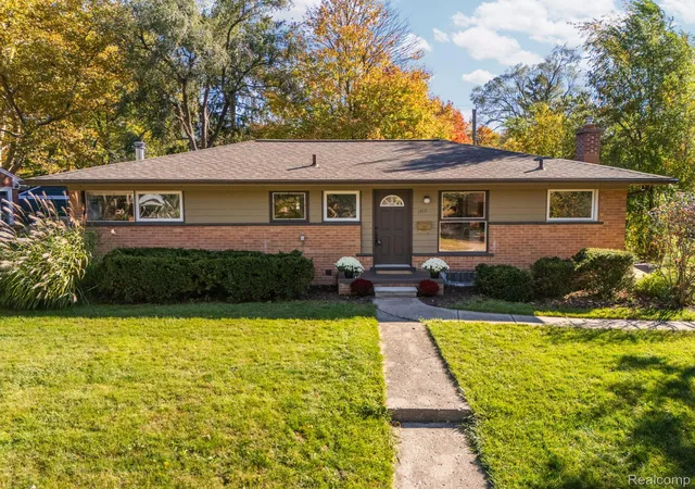 Photo 1 of Single family home for sale at 1517 Catalina Dr, Ann Arbor, MI 48103 | MLS# 20261084335 | Listing updated on 2026-10-25