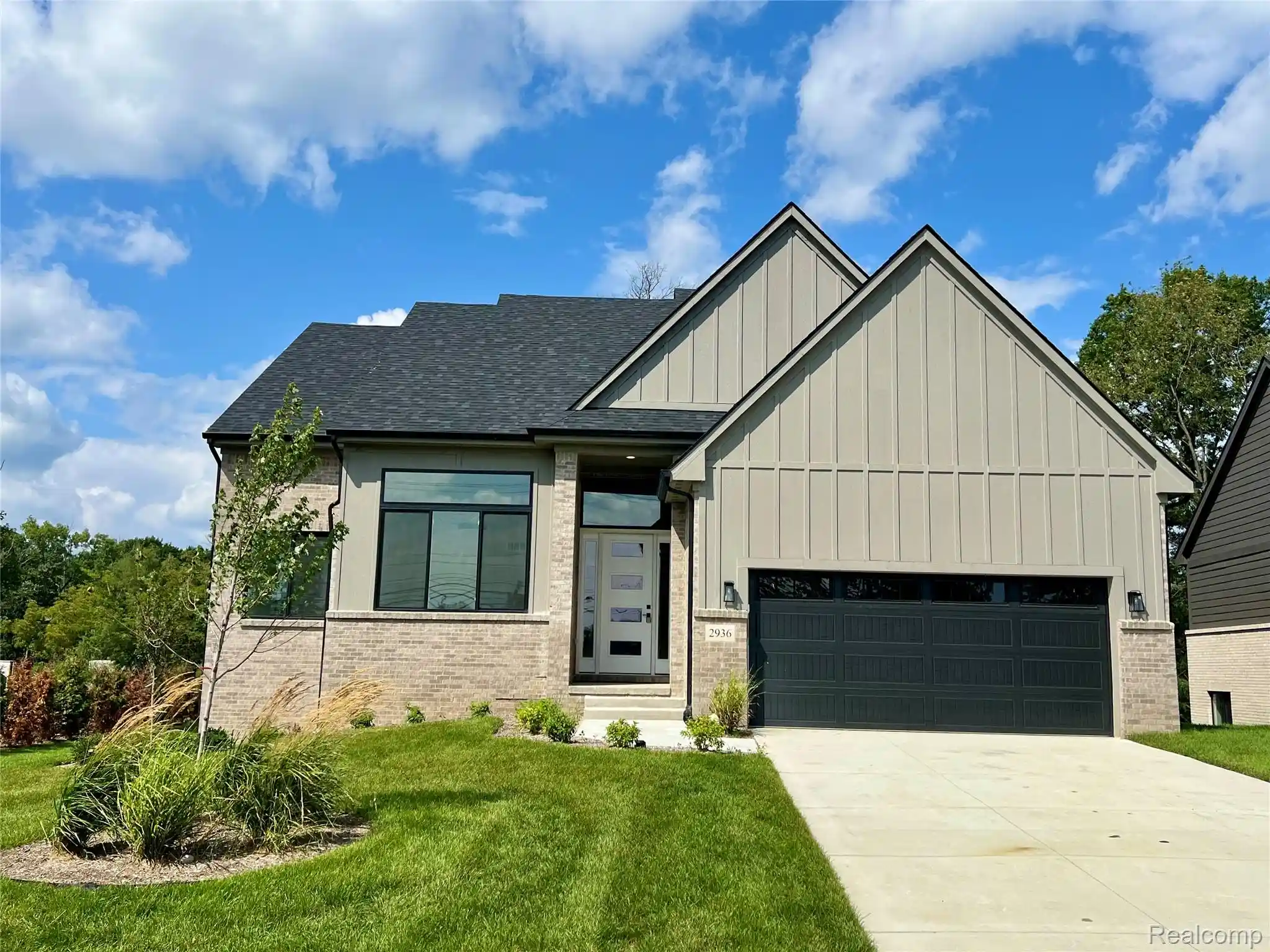 Photo 1 of Single family home for sale at 2936 W Walton Blvd, Waterford, MI 48329 | MLS# 20261084364 | Listing updated on 2026-10-23