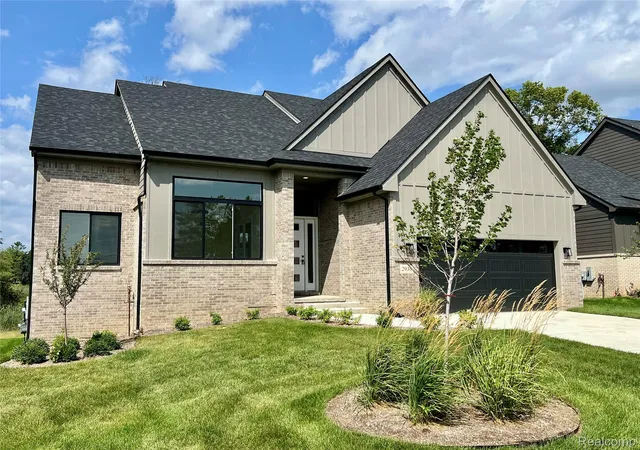 Photo 1 of Single family home for sale at 2936 W Walton Blvd, Waterford, MI 48329 | MLS# 20261084364 | Listing updated on 2026-10-30