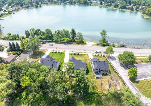 Photo 3 of Single family home for sale at 2936 W Walton Blvd, Waterford, MI 48329 | MLS# 20261084364 | Listing updated on 2026-10-30