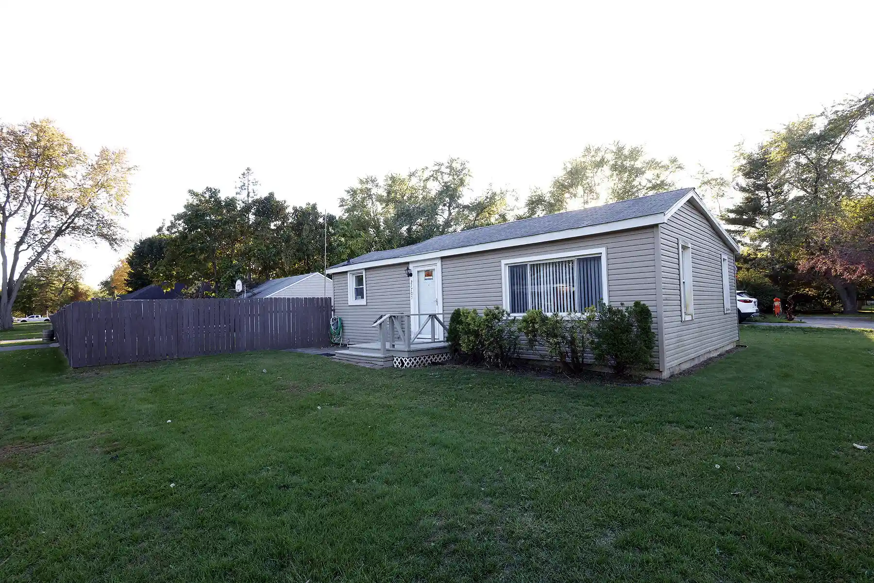 Photo 1 of Single family home for sale at 27705 Clarita St, Livonia, MI 48152 | MLS# 81026055424 | Listing updated on 2026-10-29