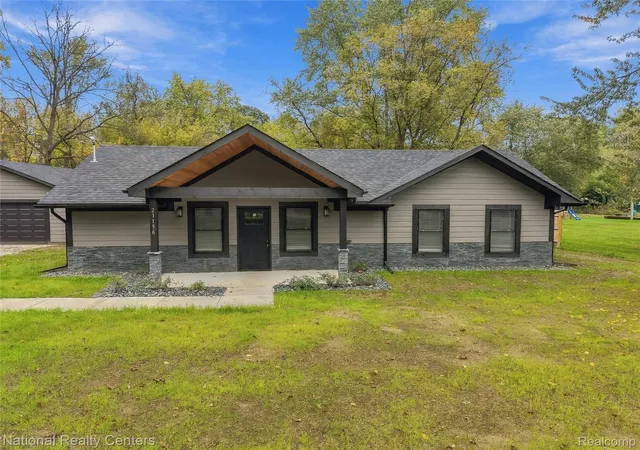 Photo 1 of Single family home for sale at 21136 Randall St, Farmington Hills, MI 48336 | MLS# 20261084385 | Listing updated on 2026-10-27