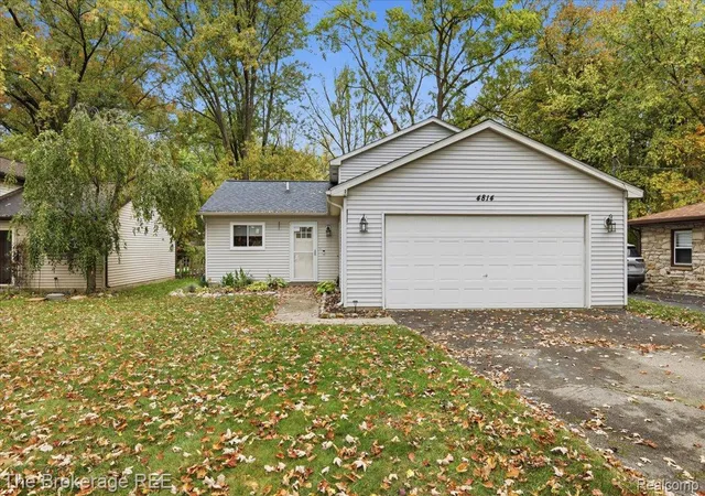 Single family home for sale at 4814 Fenmore Ave, Waterford, MI 48328 | MLS# 20261084424