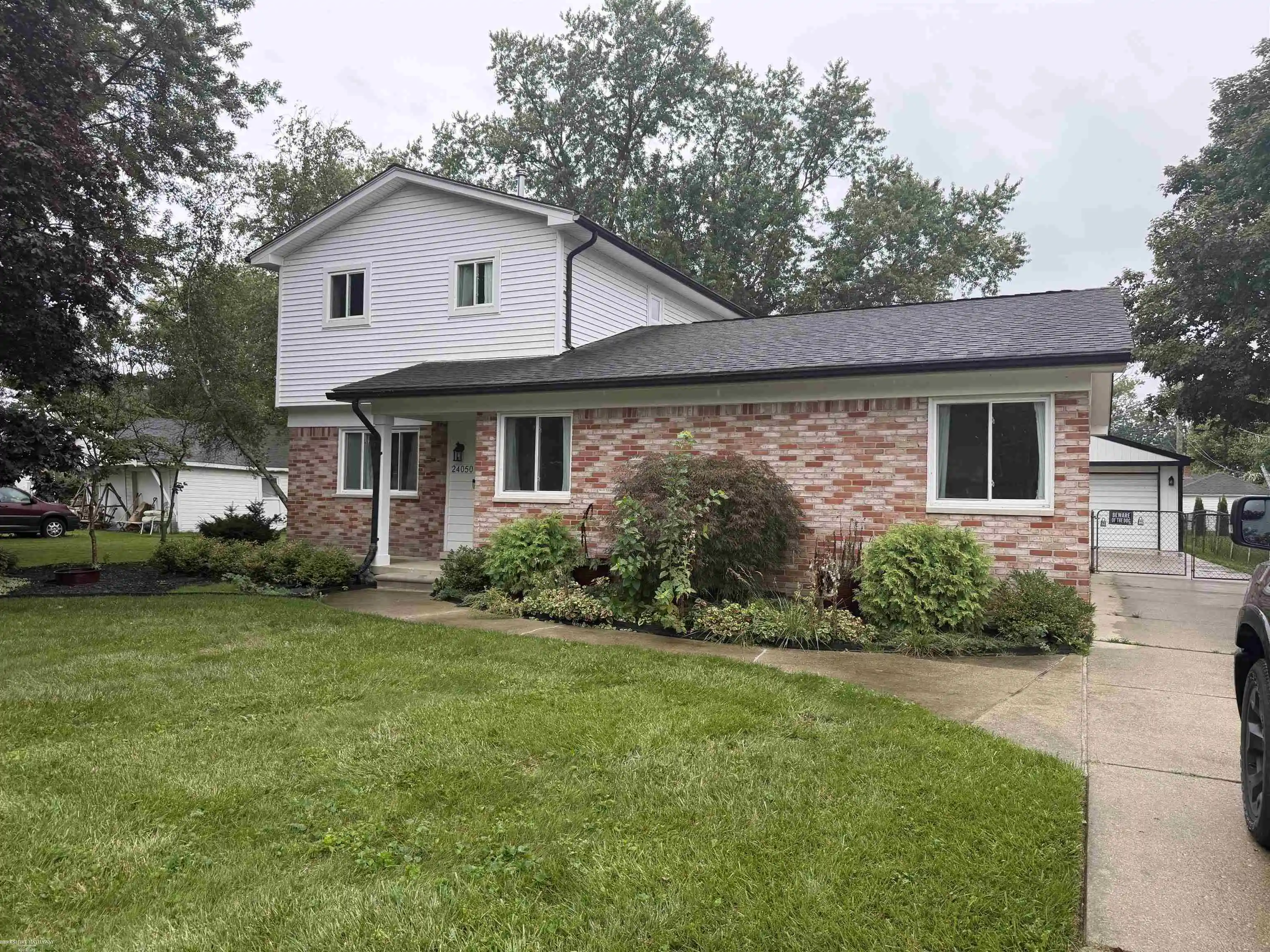 Photo 1 of Single family home for sale at 24050 Lakewood St, Saint Clair Shores, MI 48082 | MLS# 58050225246 | Listing updated on 2026-10-20