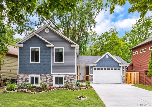 Photo 1 of Single family home for sale at 14200 Landings Way, Fenton, MI 48430 | MLS# 20261084481 | Listing updated on 2026-10-27