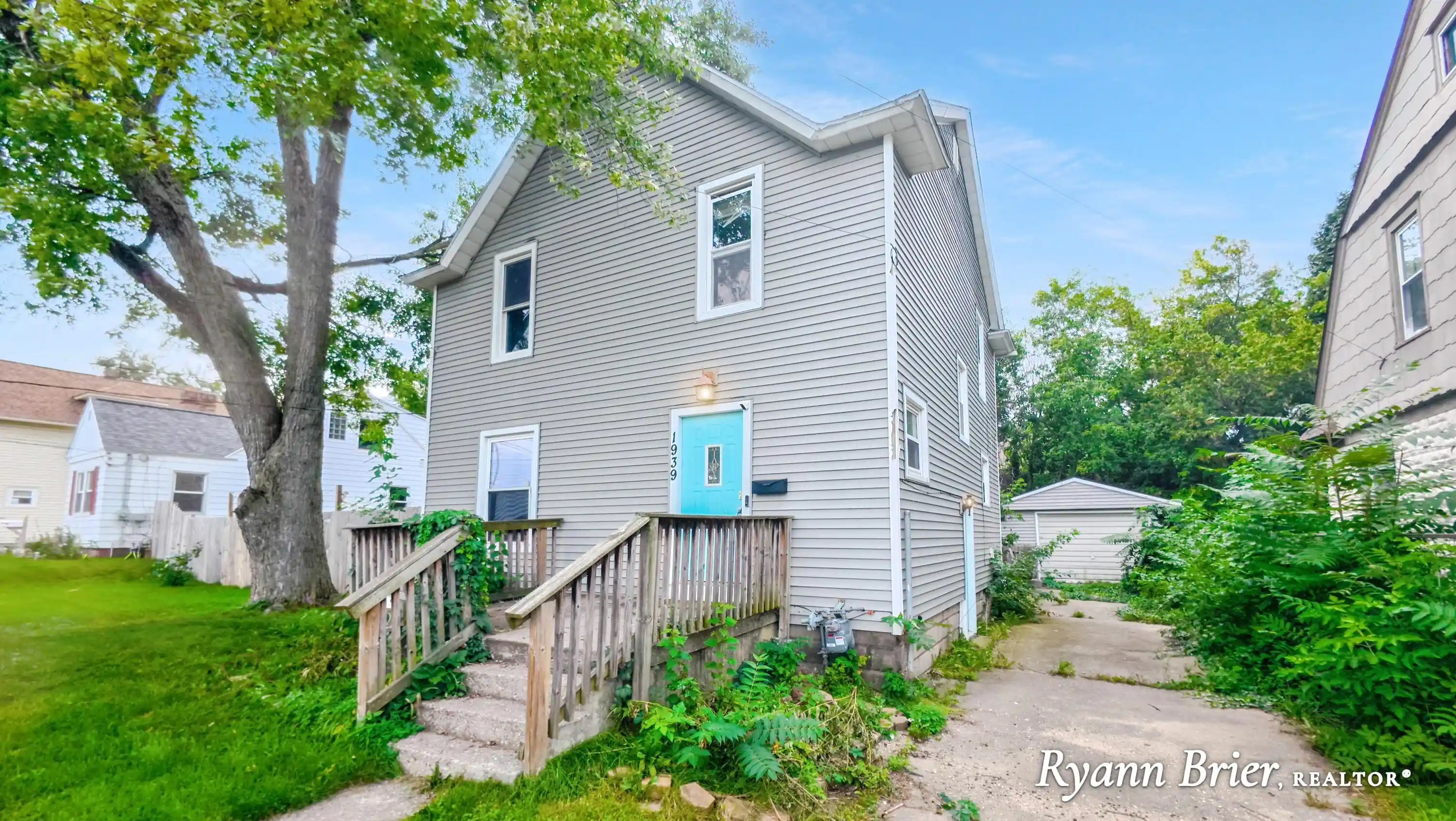 Photo 1 of Single family home for sale at 1939 Delwood Ave Sw, Wyoming, MI 49509 | MLS# 71026055495 | Listing updated on 2026-10-30