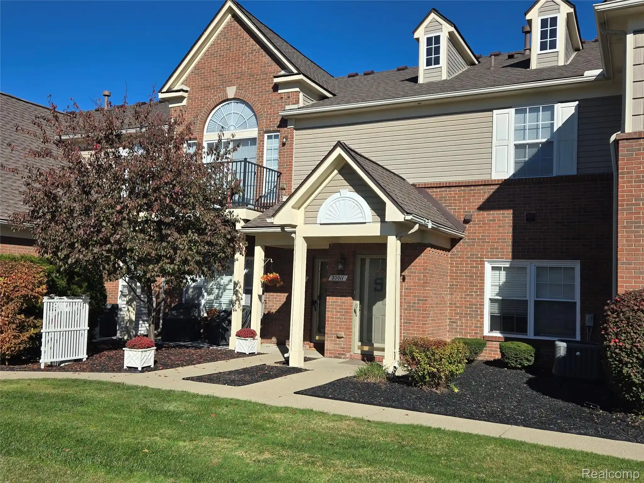 Listing Photo 1 - Condo for sale in 20011 Hidden Oaks Dr located at 20011 Hidden Oaks Dr, Trenton, MI 48183 - Unit 20011 Hidden Oaks Dr