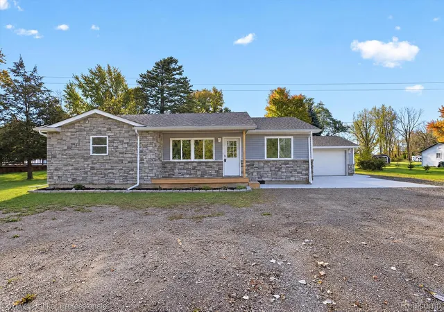Photo 1 of Single family home for sale at 3035 Ponemah Dr, Fenton, MI 48430 | MLS# 20261084509 | Listing updated on 2026-10-30