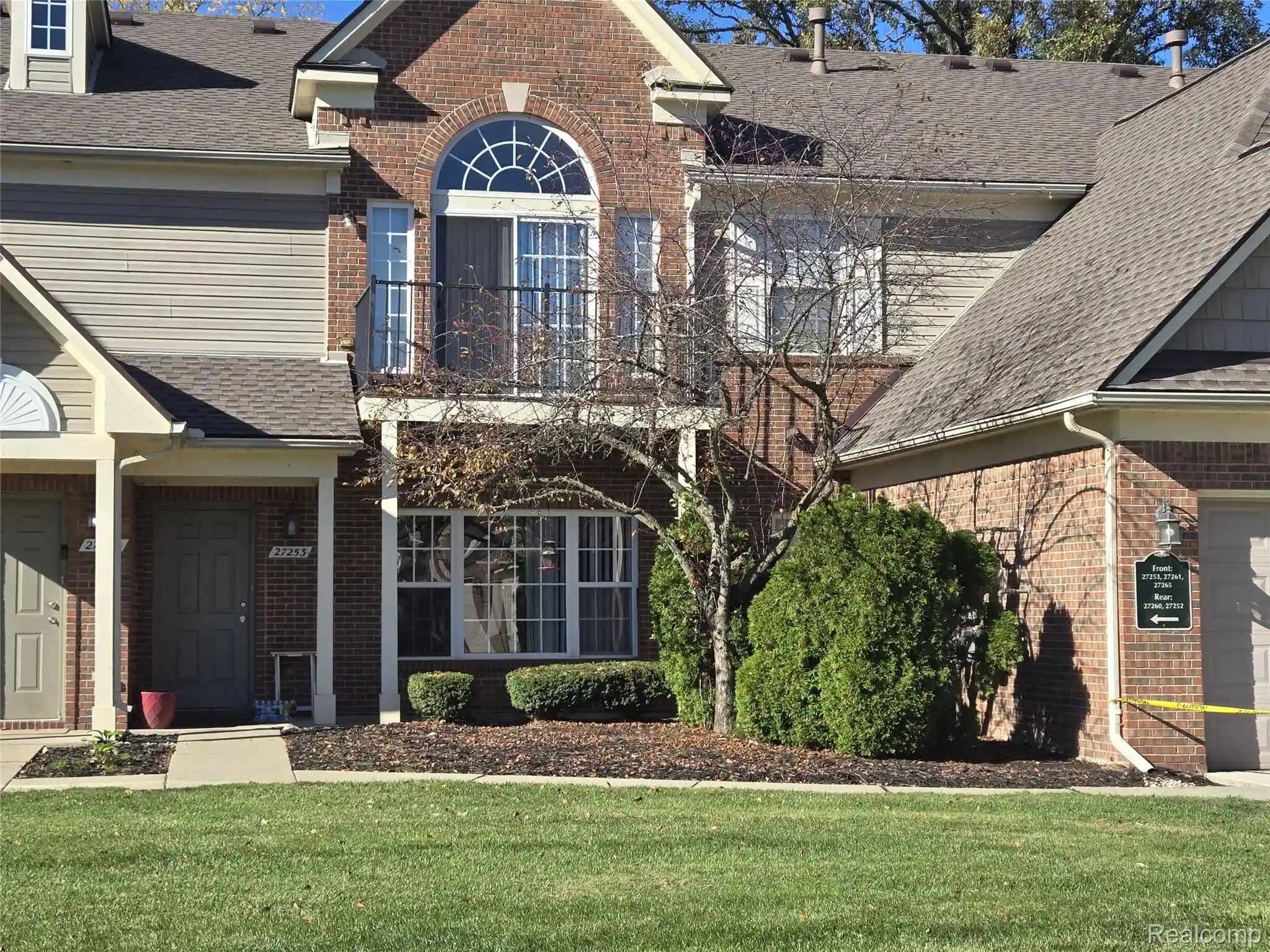 Listing Photo 1 - Condo for sale in 27253 Hidden Oaks Dr located at 27253 Hidden Oaks Dr, Trenton, MI 48183 - Unit 27253 Hidden Oaks Dr