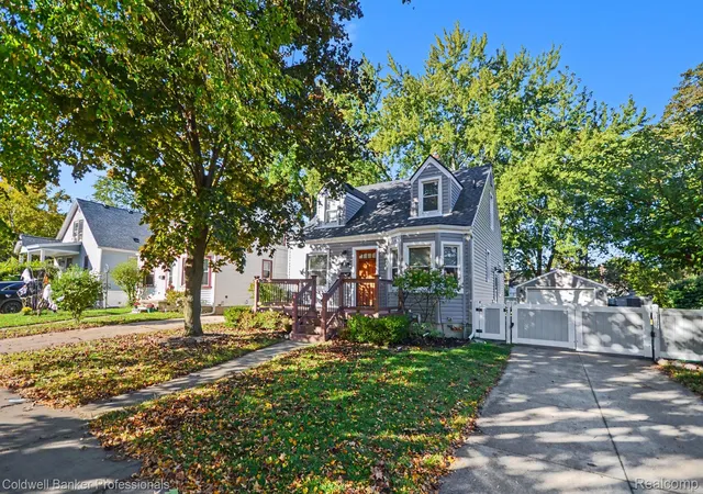 Photo 1 of Sale Pending at 1529 N Altadena Ave, Royal Oak, MI 48067 | MLS# 20261084555 | Listing updated on 2026-10-29