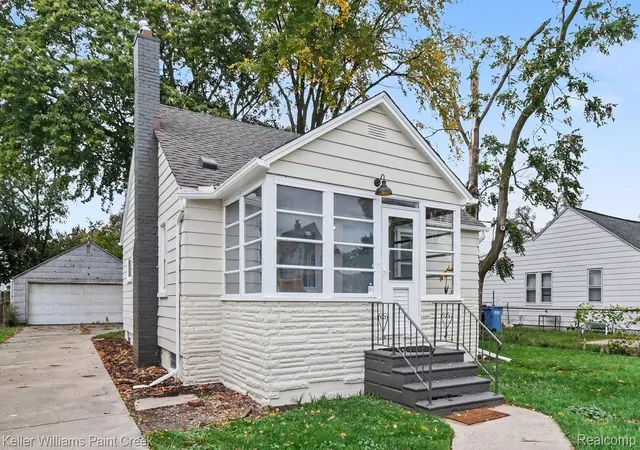 Photo 1 of Single family home for sale at 26585 Alger Blvd, Madison Heights City Oakland, MI 48071 | MLS# 20261084571 | Listing updated on 2026-10-29
