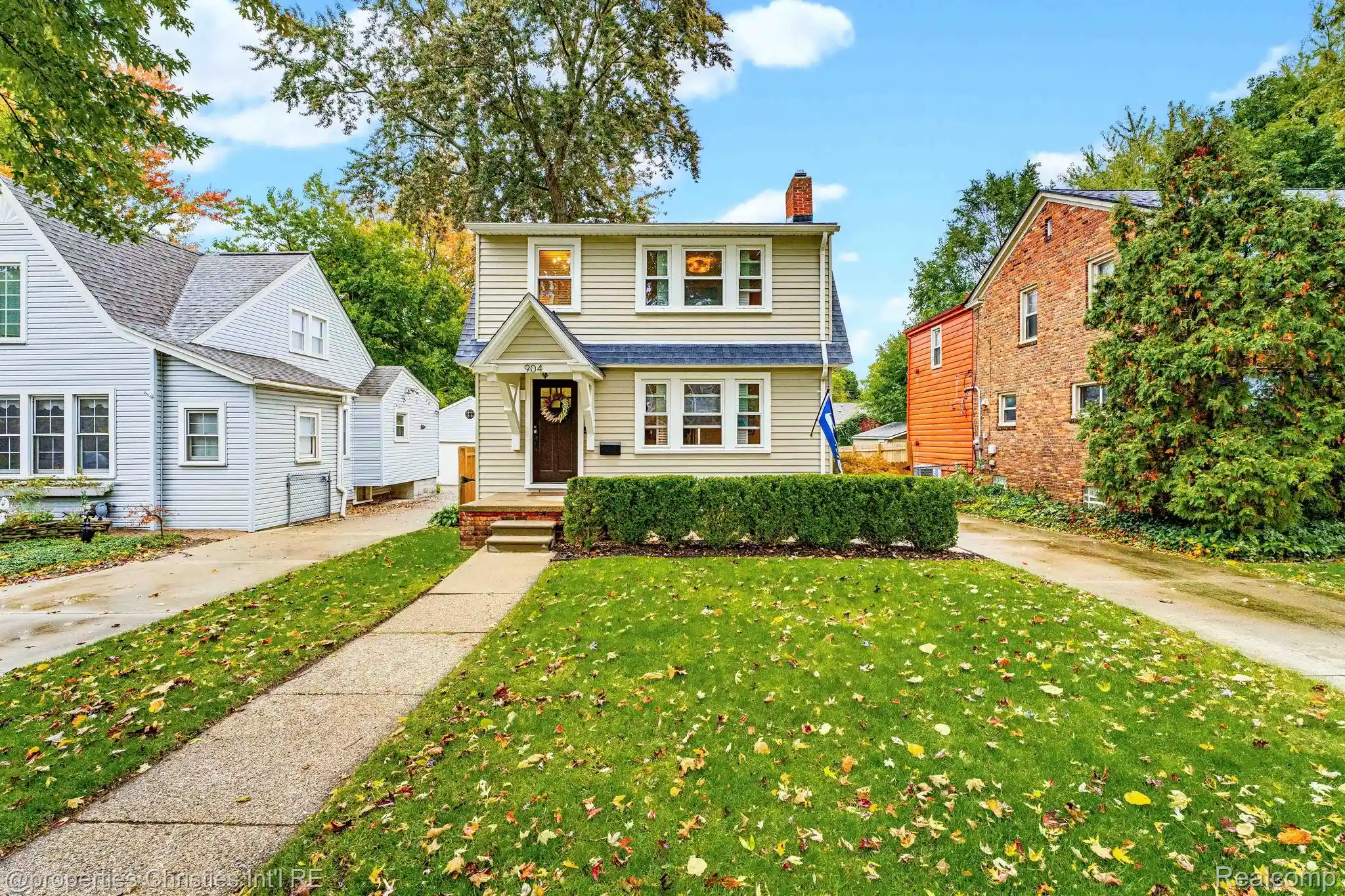 Photo 1 of Single family home for sale at 904 Edgewood Dr, Royal Oak, MI 48067 | MLS# 20261084618 | Listing updated on 2026-10-21