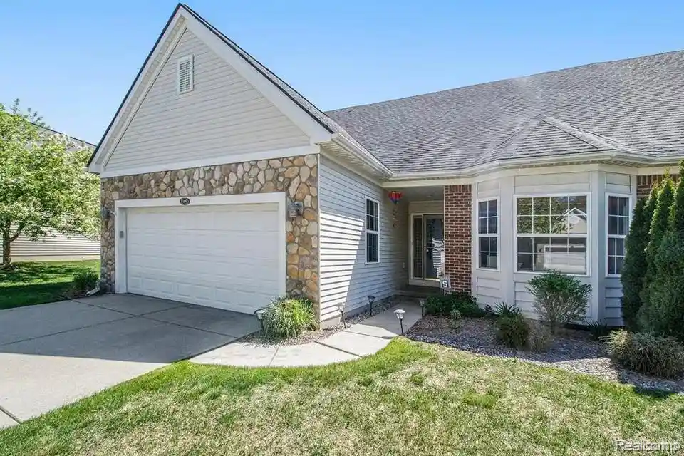 Photo 1 of Sale Pending at 3309 Grove Ln, Auburn Hills, MI 48326 | MLS# 20261084626 | Listing updated on 2026-10-30