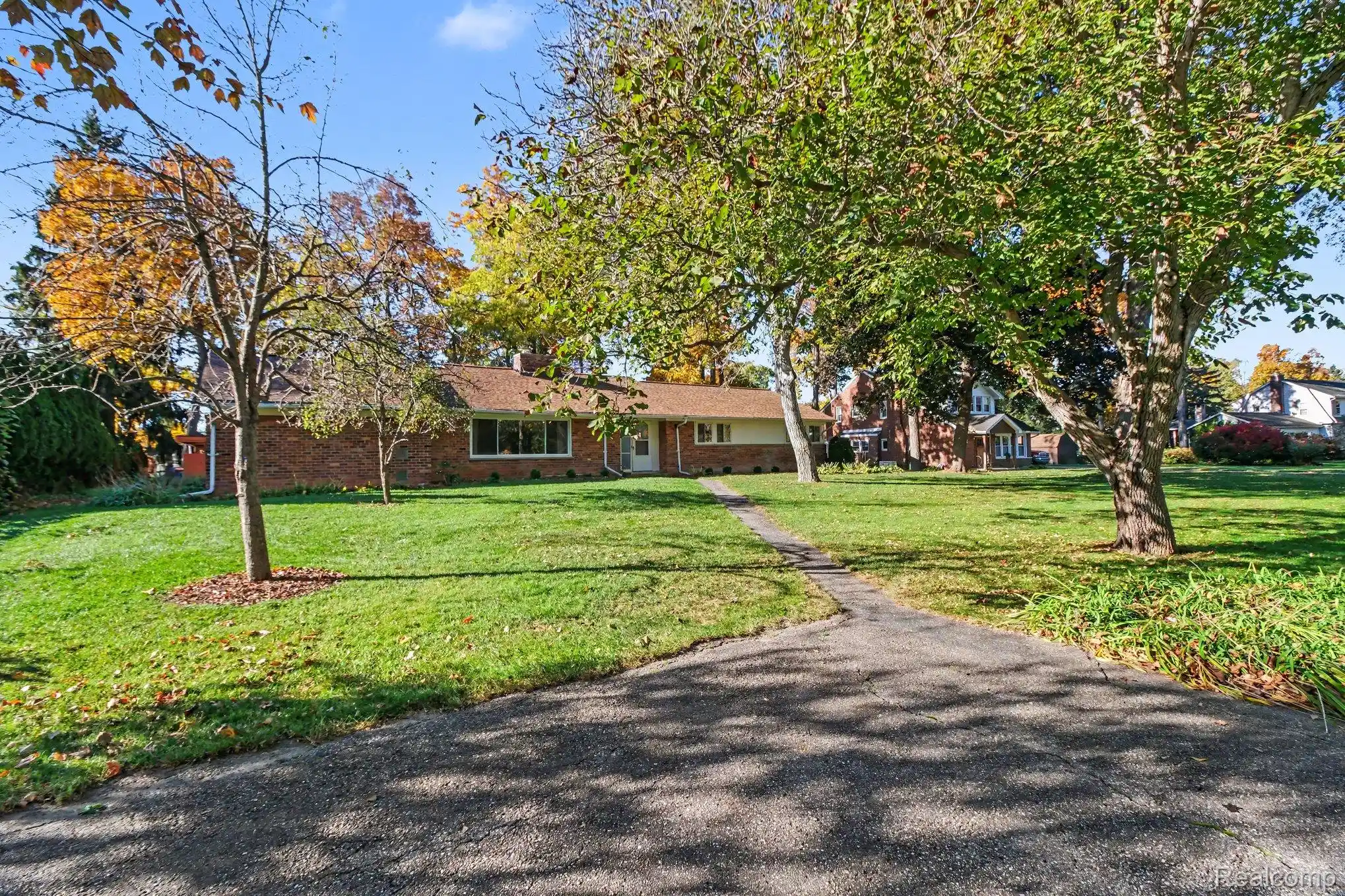 Photo 1 of Single family home for sale at 4739 Westlawn Pkwy, Waterford, MI 48328 | MLS# 20261084642 | Listing updated on 2026-10-25