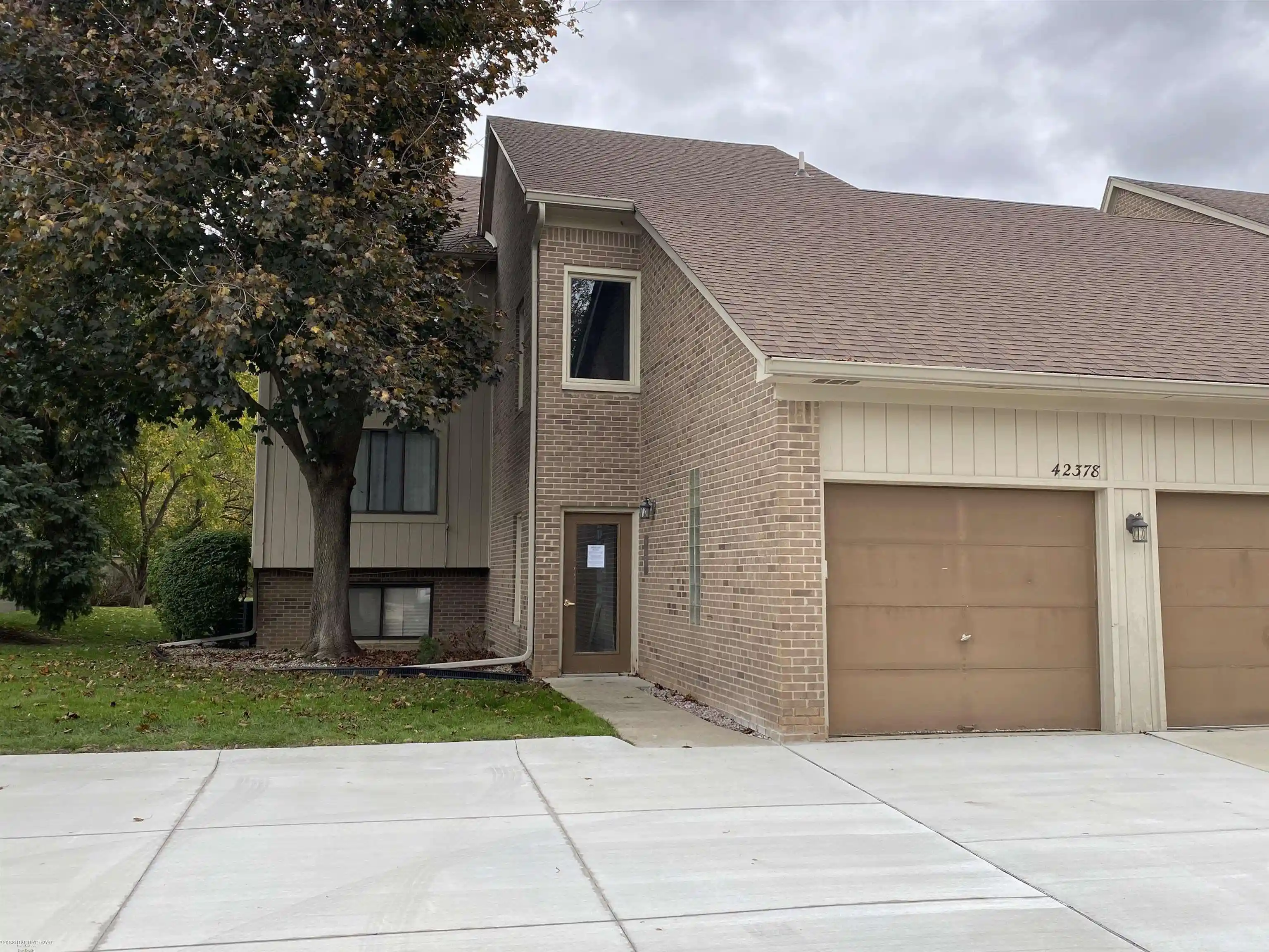 Photo 1 of Condo for sale at 42378 Lochmoor St, Clinton Township, MI 48038 | MLS# 58050225322 | Listing updated on 2026-10-19
