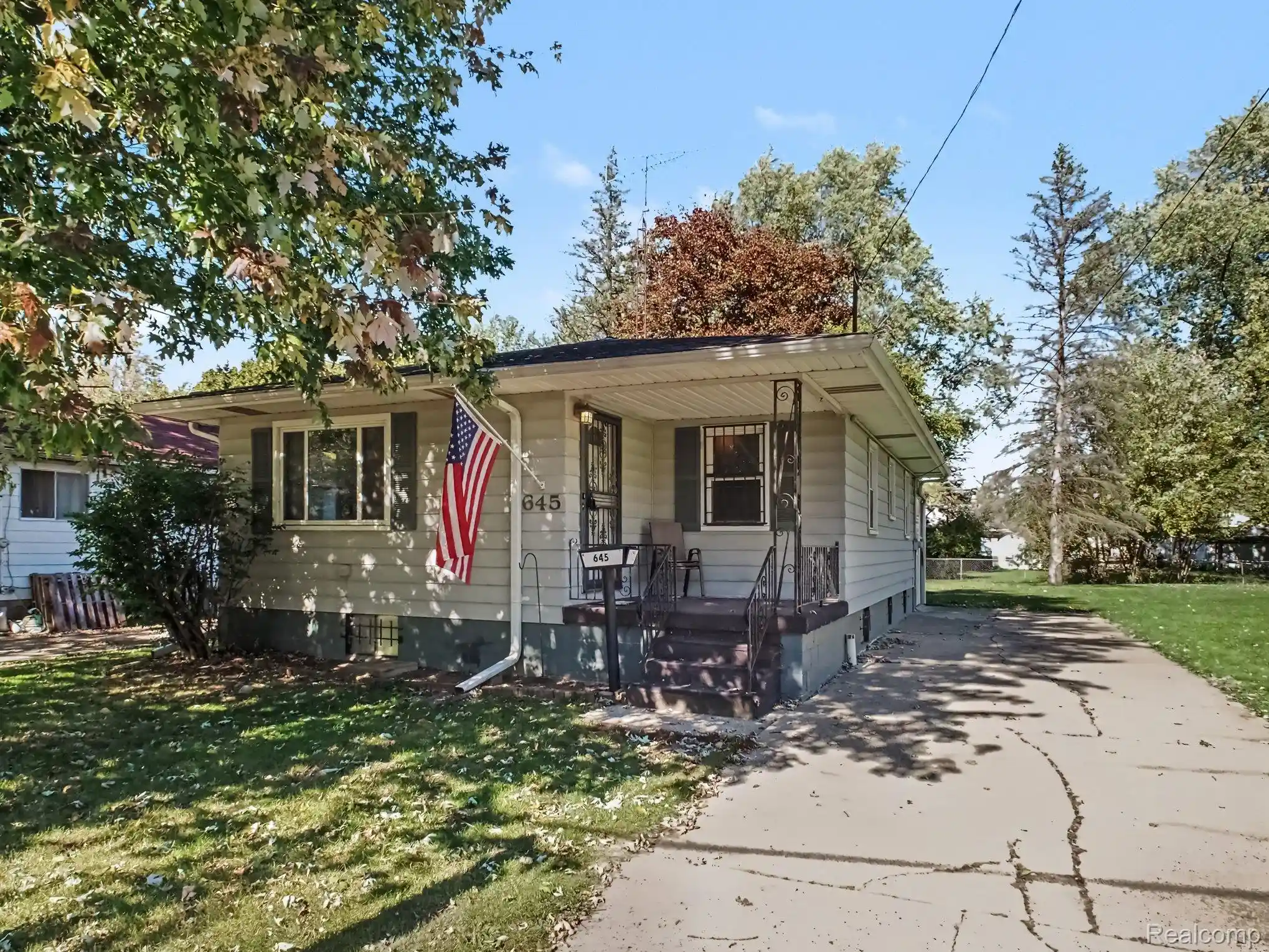 Photo 1 of Single family home for sale at 645 Elm St, Mount Morris, MI 48458 | MLS# 20261084745 | Listing updated on 2026-10-21