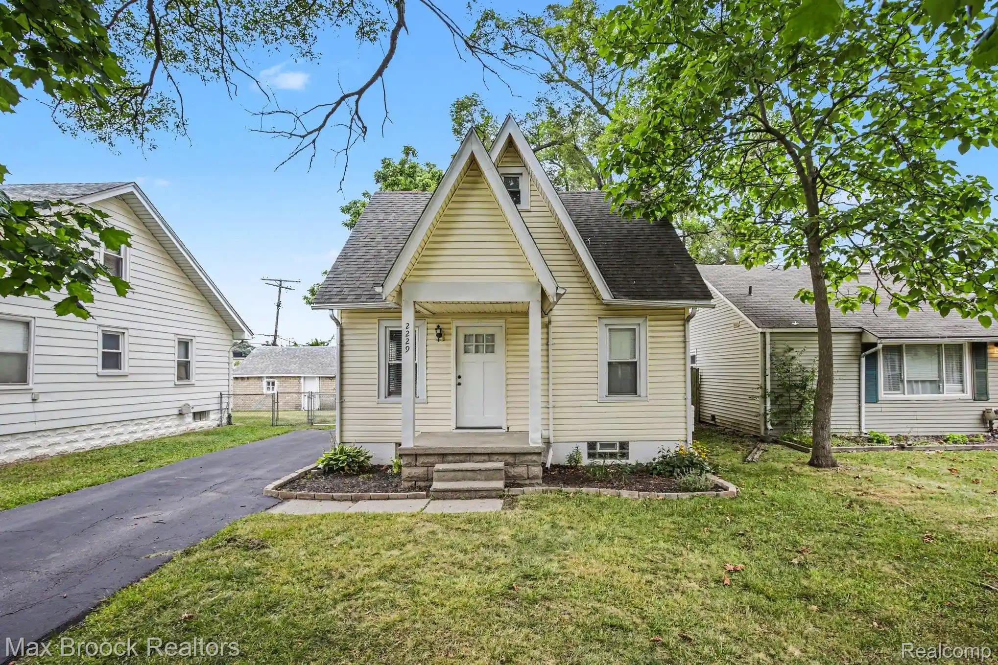 Photo 1 of Sale Pending at 2229 Rosemary Ave, Waterford, MI 48328 | MLS# 20261084770 | Listing updated on 2026-10-21