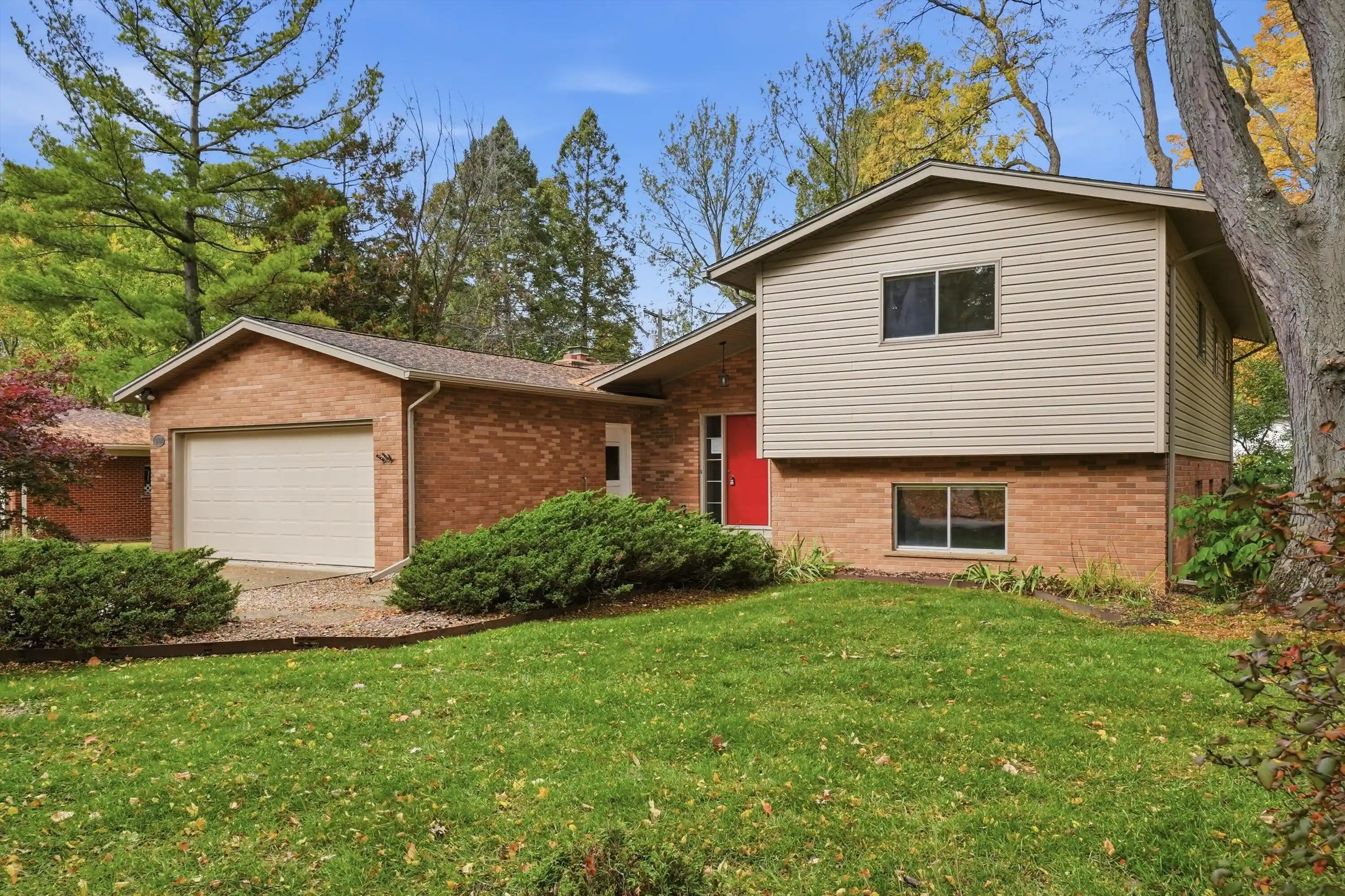Photo 1 of Single family home for sale at 3607 Chatham Way, Ann Arbor, MI 48105 | MLS# 81026055598 | Listing updated on 2026-10-24