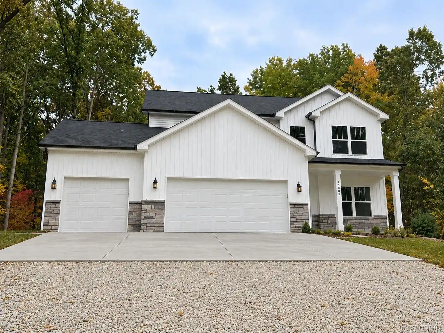 Photo 1 of Single family home for sale at 16085 Catalpa Ridge Dr, Holly, MI 48442 | MLS# 20261084781 | Listing updated on 2026-10-21