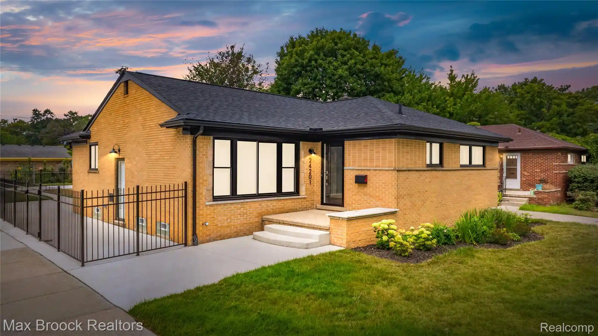 Photo 1 of Single family home for sale at 24201 Oneida St, Oak Park, MI 48237 | MLS# 20261084782 | Listing updated on 2026-10-24