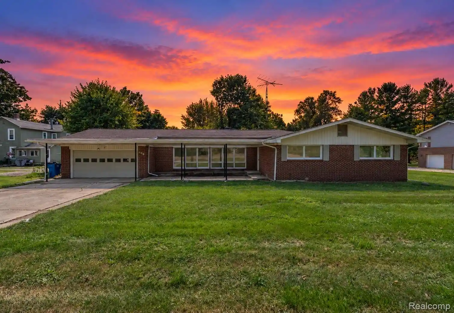 Photo 1 of Single family home for sale at 208 N Washington St, Manchester, MI 48158 | MLS# 20261084798 | Listing updated on 2026-10-20