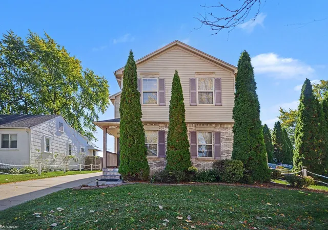 Photo 1 of Single family home for sale at 17786 Common Rd, Roseville, MI 48066 | MLS# 58050225338 | Listing updated on 2026-10-26
