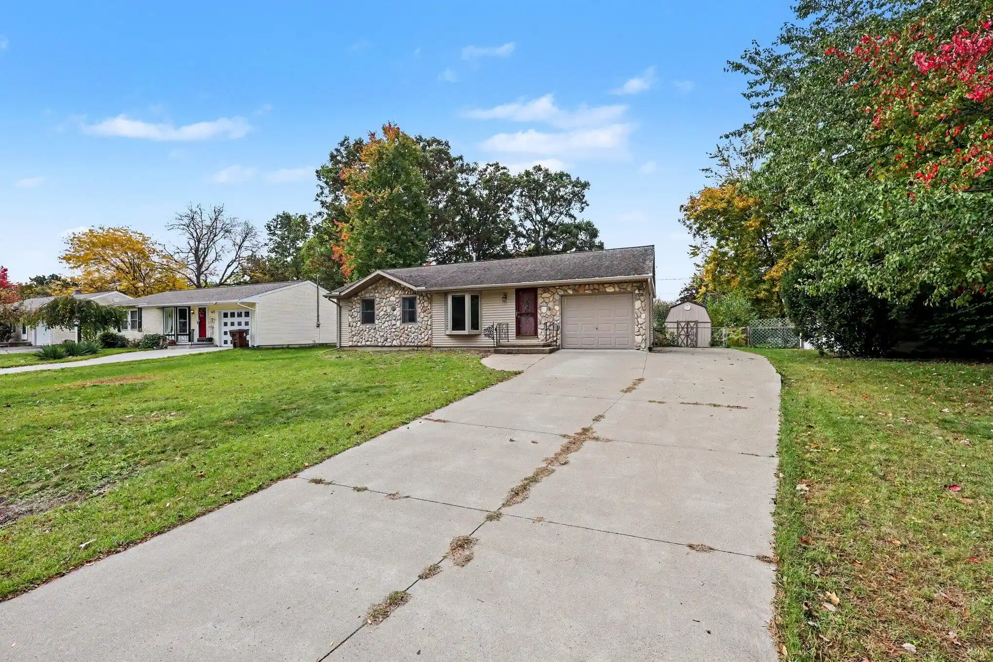 Photo 1 of Single family home for sale at 5615 Dogwood Dr, Jackson, MI 49201 | MLS# 81026055623 | Listing updated on 2026-10-19