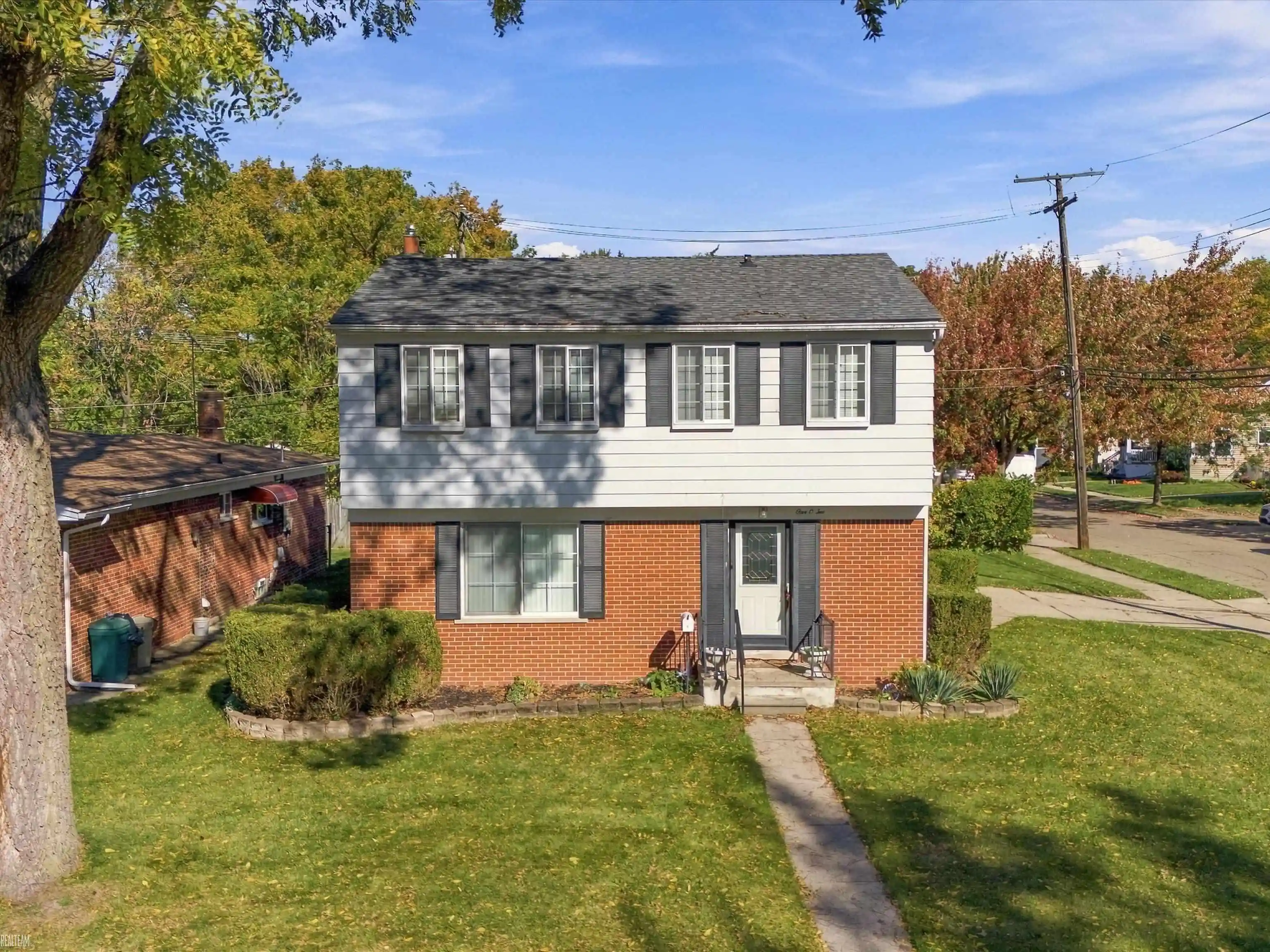 Photo 1 of Single family home for sale at 102 Lois Ln, Mount Clemens, MI 48043 | MLS# 58050225349 | Listing updated on 2026-10-21