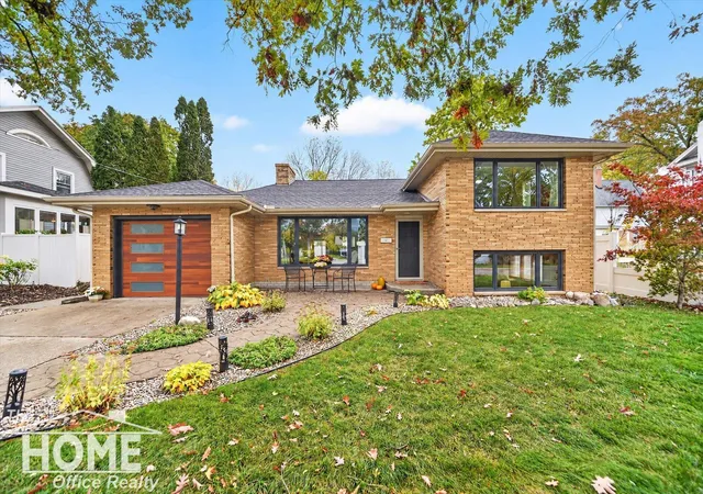 Photo 1 of Sale Pending at 516 Clark St, Owosso, MI 48867 | MLS# 5050225363 | Listing updated on 2026-10-28