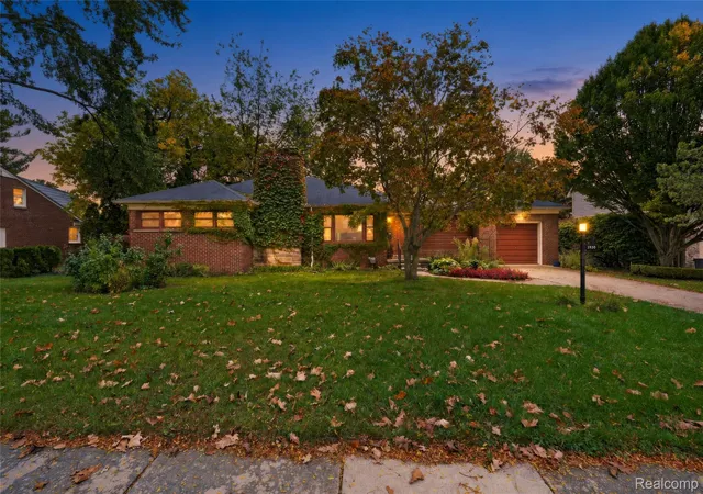Photo 1 of Single family home for sale at 3930 Parkview Dr, Royal Oak, MI 48073 | MLS# 20261084954 | Listing updated on 2026-10-29