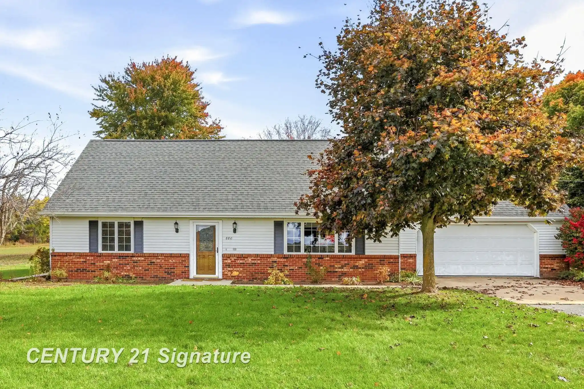 Single family home for sale at 880 N Thomas Rd, Saginaw, MI 48609 | MLS# 61050225392