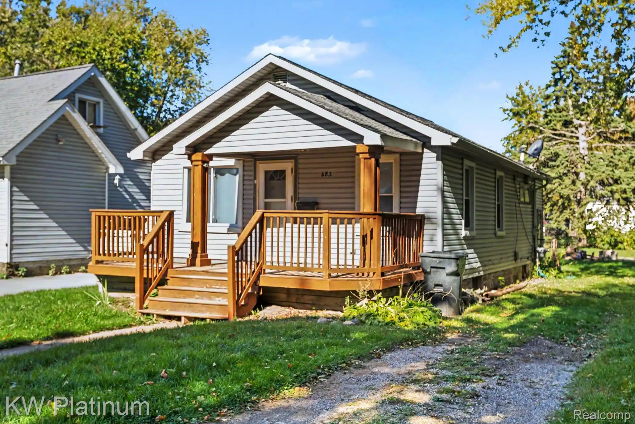 Photo 1 of Single family home for sale at 683 E Mansfield Ave, Pontiac, MI 48340 | MLS# 20261085017 | Listing updated on 2026-10-21