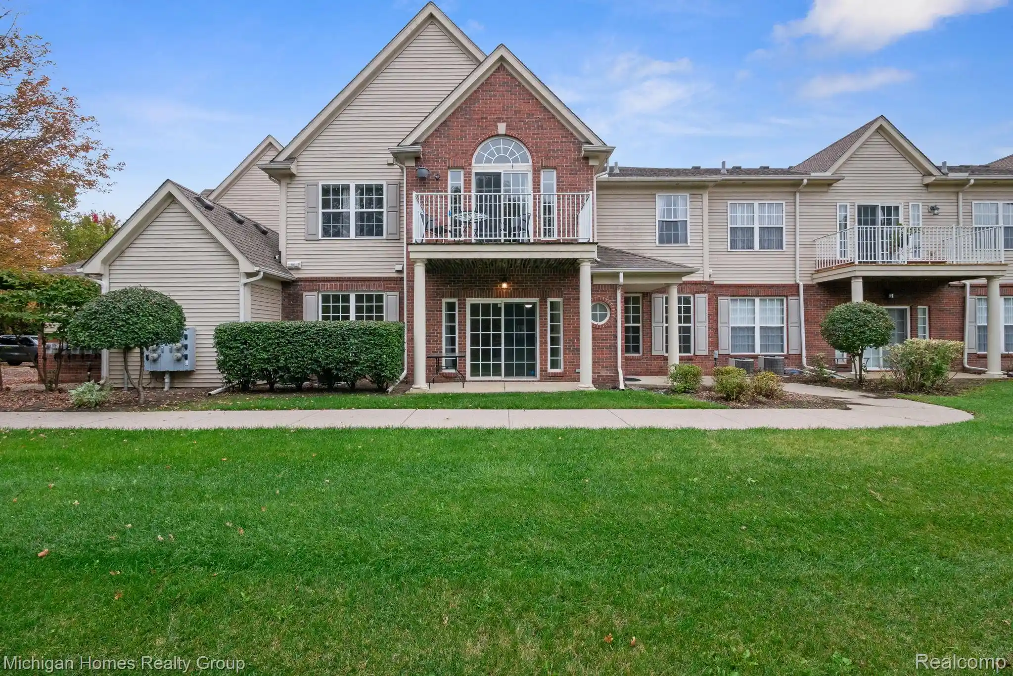 Photo 1 of Condo for sale at 8592 Heywood Cir, Sterling Heights, MI 48312 | MLS# 20261085032 | Listing updated on 2026-10-23