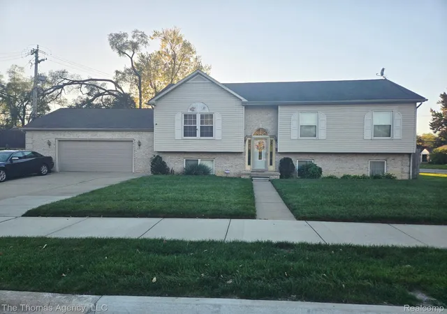 Photo 1 of Single family home for sale at 9435 W Parkway St, Redford, MI 48239 | MLS# 20261085079 | Listing updated on 2026-10-27