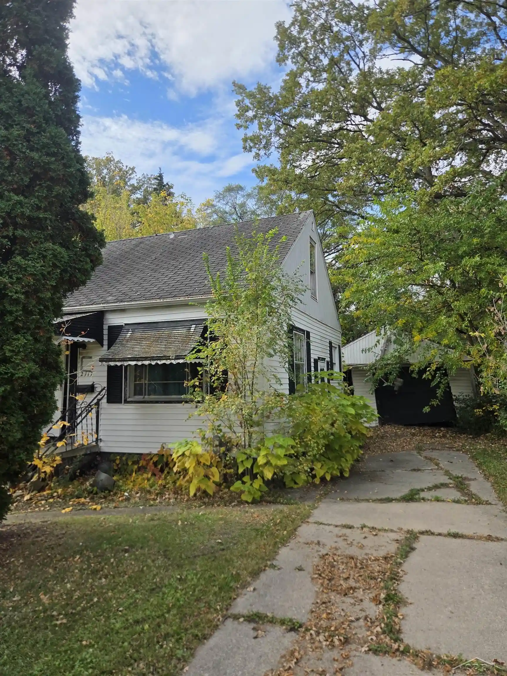 Photo 1 of Single family home for sale at 2717 Glenwood Ave, Saginaw, MI 48601 | MLS# 61050225411 | Listing updated on 2026-10-20